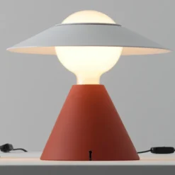 Fante lampada da tavolo di design