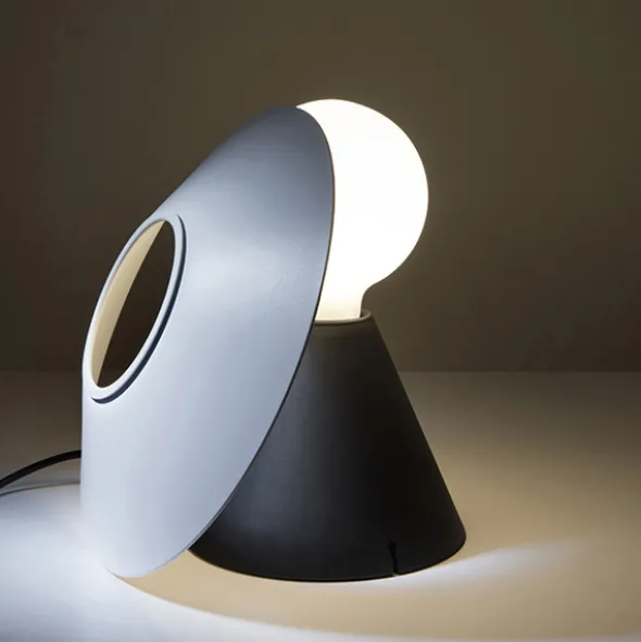 Fante lampada da tavolo di design