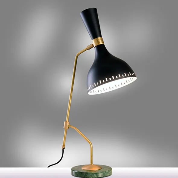 Imbuto lampada da tavolo di design
