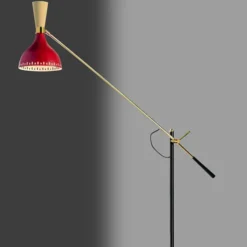 Imbuto lampada da terra di design