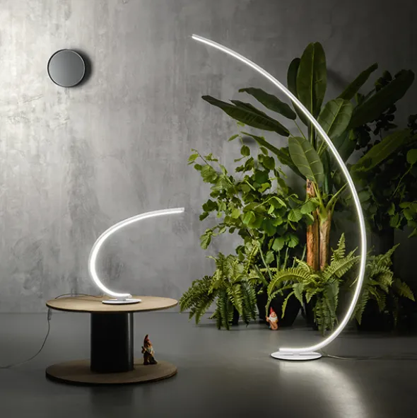 Iole lampada da tavolo di design