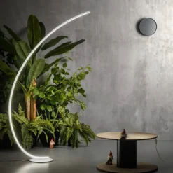Iole lampada da terra di design