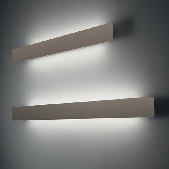 Line lampada da parete di design