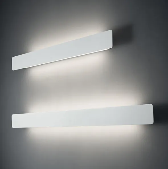 Line lampada da parete di design