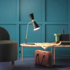 Megafono lampada da tavolo di design