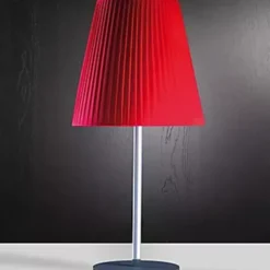 Semplice lampada da tavolo elegante