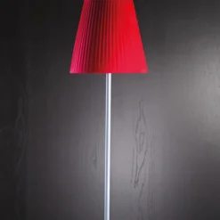Semplice lampada da terra elegante