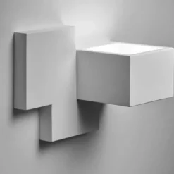 Side applique in gesso